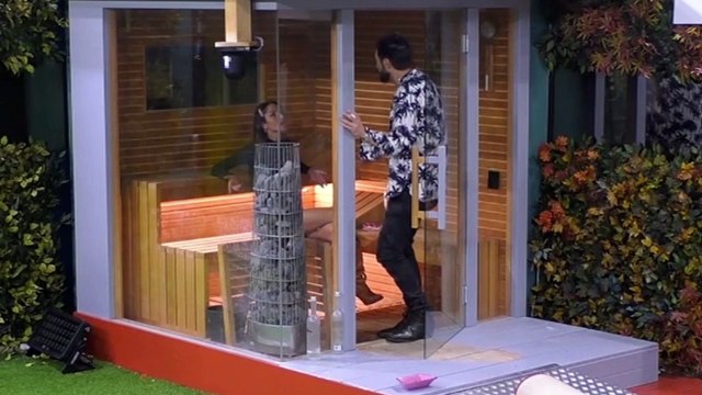 Alex Belli chiuso in sauna con Delia Duran il gesto di Soleil Sorge fa esplodere il pubblico