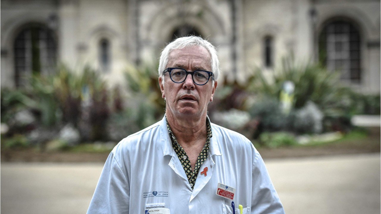 GALA VIDEO - “Comme le préservatif” : Gilles Pialoux appelle à poursuivre le port du masque