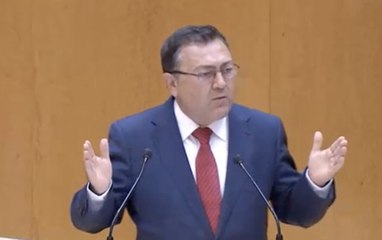 El senador Miguel Ángel Heredia retrata a Casado en el Senado