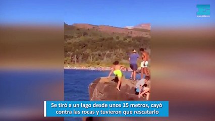 Se tiró a un lago desde unos 15 metros