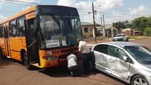 Forte colisão de carro contra ônibus é registrada no Bairro Presidente