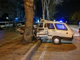 Kontrolden çıkan otomobil, refüjdeki ağaca çarptı: 1 yaralı