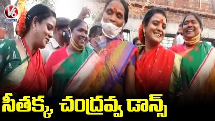 Congress MLA Seethakka Dances with Teenmaar Chandravva _ Medaram Jatara _ V6 News