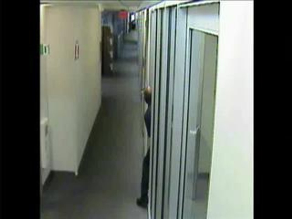 FBI releases surveillance video of Navy Yard sh...
