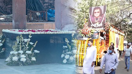 Bappi Lahiri Cremation के लिए Pawan Hans Crematorium पहुंचा पार्थिव शरीर Full Video | Boldsky