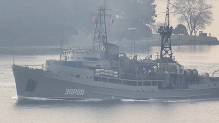 Rus savaş gemisi İstanbul Boğazı’ndan geçti