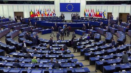 UE pede a Rússia "medidas genuínas" de desescalada e aprova ajuda financeira a Ucrânia