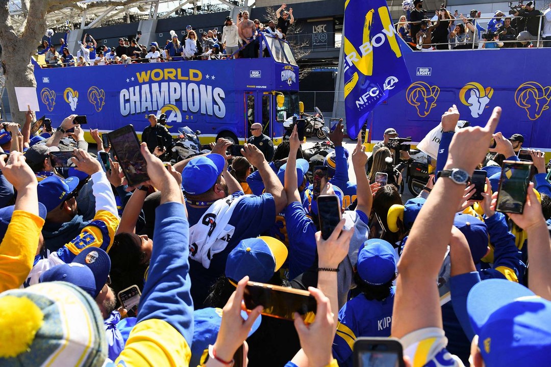 Party auf den Straßen: Rams feiern in Los Angeles
