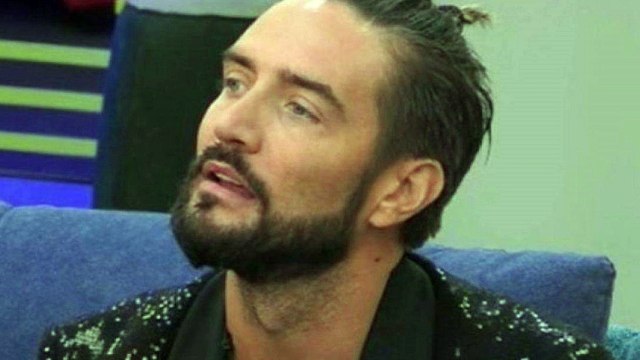 “Io, te e Delia”. Alex Belli, il GF Vip si fa ancora più hot ne parla con il coinquilino