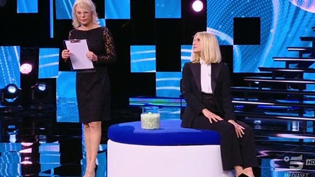 Michelle Impossibile, la Hunziker si commuove dopo le parole di Maria De Filippi