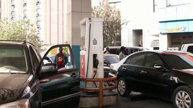 Nigerians lament continued fuel shortage