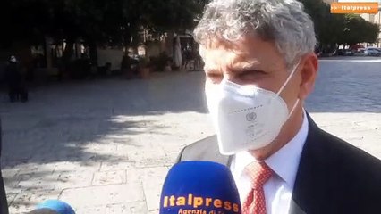 Unicredit dona bus navetta per Ail Palermo e Trapani