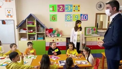 Kartal’da sarı balonlar, kansere dikkat çekmek için gökyüzüne uçtu