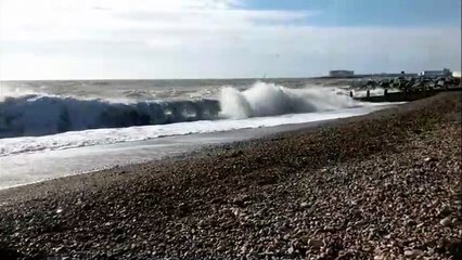 Watch the waves in Worthing as we await Storm Eunice