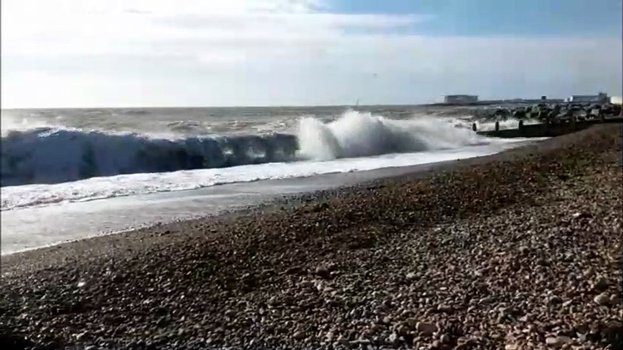 Watch the waves in Worthing as we await Storm Eunice