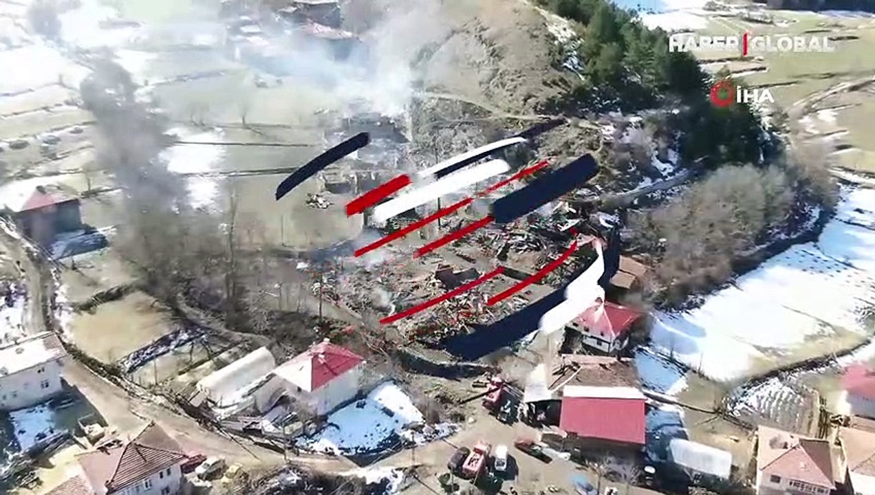 Kastamonu'da 15 evin yandığı köyden geriye enkaz kaldı