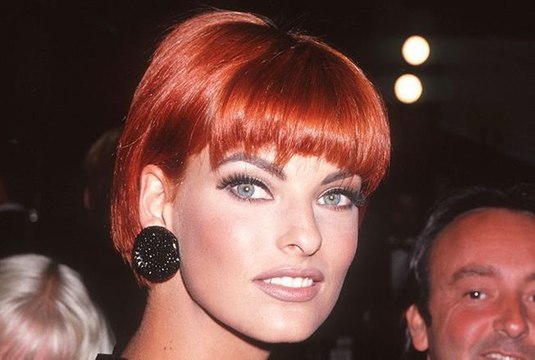 Linda Evangelista défigurée par la chirurgie : elle dévoile son visage… « Je ne me reconnais pas, je ne me regarde plus dans les miroirs »