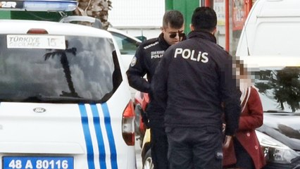 Bodrum sokaklarında çıplak ayakla dolaştı, bankamatiklere saldırdı, gözaltına alındı