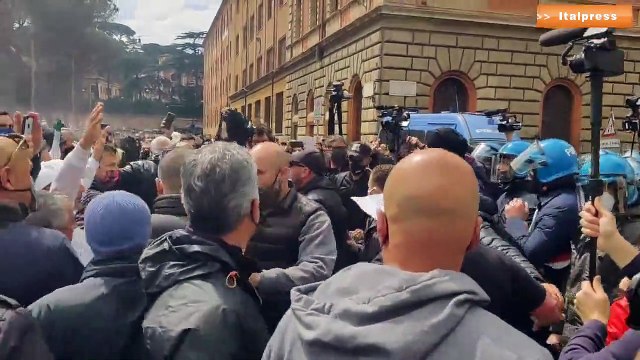 Sit in ristoratori al Circo Massimo, tensioni con la polizia