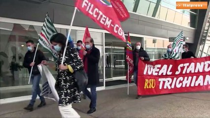 Lavoratori Ideal Standard temono delocalizzazione, manifestazione a Milano