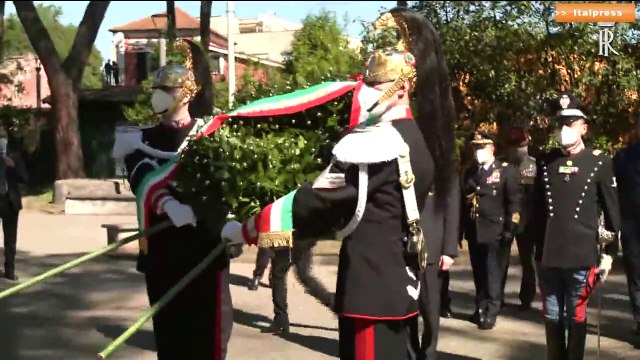 25 aprile, il presidente Mattarella depone corona d'alloro