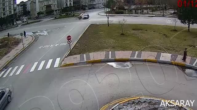 Aksaray'da trafik kazaları KGYS kameralarına yansıdı