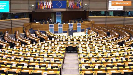 Migranti, parlamento Ue "Più attenzione ai diritti umani"