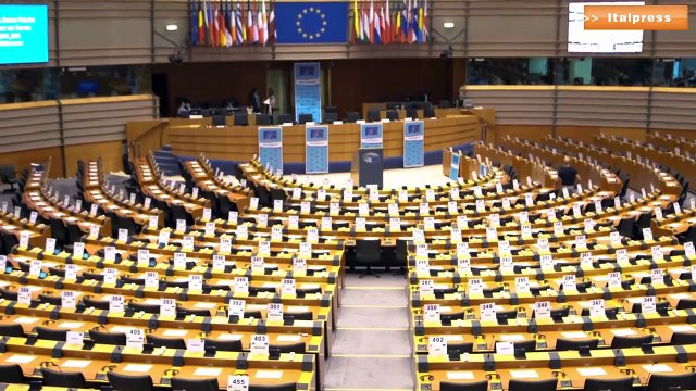 Migranti, parlamento Ue Più attenzione ai diritti umani