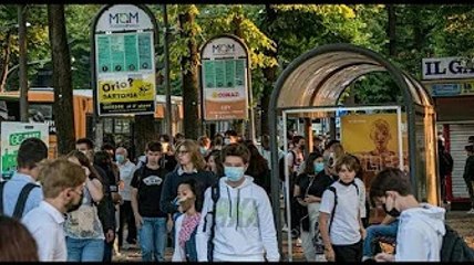 «Vieni con noi o sei morto»  Studente trascinato nel sottopassaggio dalla baby gang e rapinato