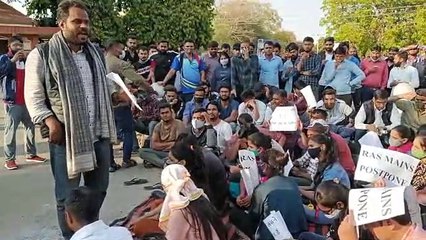 आरएएस मुख्य परीक्षा के प्रवेश पत्र जारी, विरोध में  अभ्यर्थियों ने शुरू किया आमरन अनशन