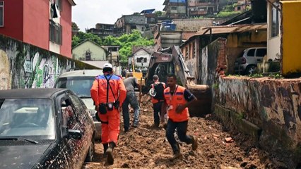 Número de mortos em Petrópolis já passa de 100