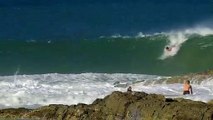 Le surfeur Mitch Parkinson vole la planche de son cousin Joel Parkinson