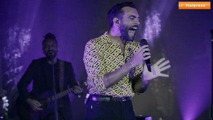 Supersalone, Mengoni si esibisce alla Triennale di Milano