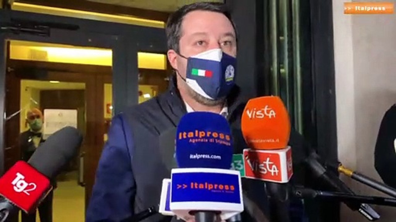 Salvini "No a un governo fantasma, Conte si faccia da parte"