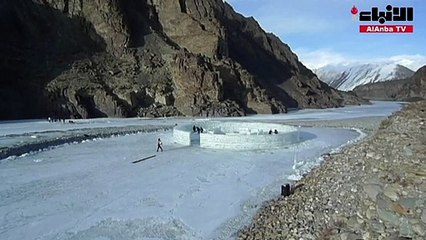 مجسم للكولوسيوم من كتل جليدية في جبال الهيمالايا الهندية