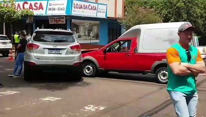 Colisão de trânsito volta a ser registrada na esquina das ruas Erechim e Riachuelo
