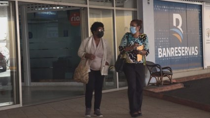 Pocos dominicanos se quitan la mascarilla a pesar de que dejó de ser obligatorio