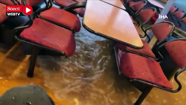 Almanya'da fırtına nedeniyle seyir halindeki feribotun camları patladı