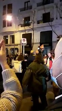 Manifestación a favor de Ayuso en la sede del PP en Génova 13