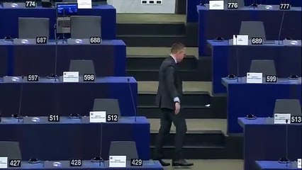 Legislador búlgaro faz saudação nazista em plenário do Parlamento Europeu