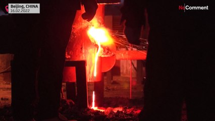 بدون تعليق: عرض للحديد المنصهر يضيء ليل بكين بمناسبة مهرجان الفوانيس