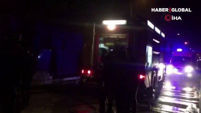 Manisa'nın Alaşehir ilçesindeki boş bir evdeki yangını söndürmek isteyen genç adam, dumandan zehirlendi