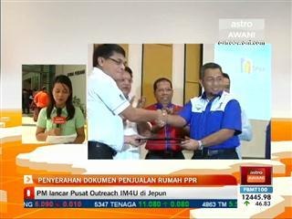 Penyerahan dokumen penjualan rumah PPR
