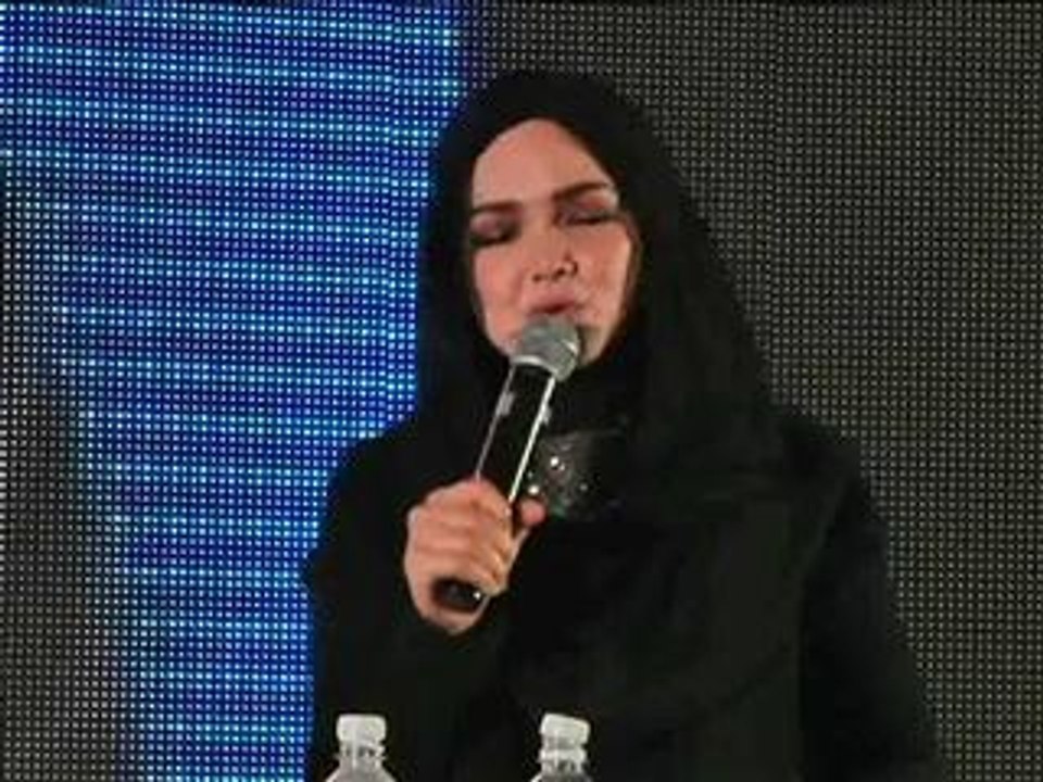Lagu 'Cindai' angkat Datuk Siti di mata dunia