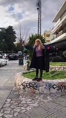 Πολύ γέλιο! Η Κόνι φώναζε μες στον δρόμο «Αρραβωνιάστηκα, Αρραβωνιάστηκα» και το video έγινε viral!