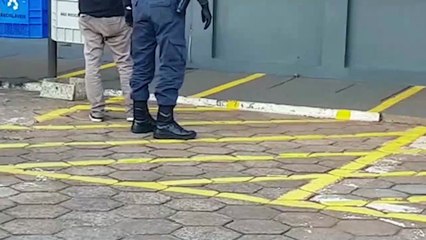 Indivíduo é levado até a 15ª Subdivisão Policial pela Patrulha Maria da Penha