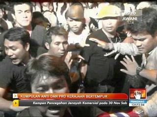 Kumpulan anti dan pro kerajaan bertempur