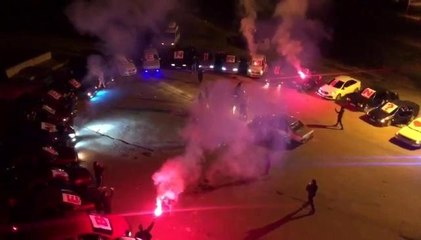 30 aracı sevgilisi için yan yana dizip evlilik teklifi yaptı