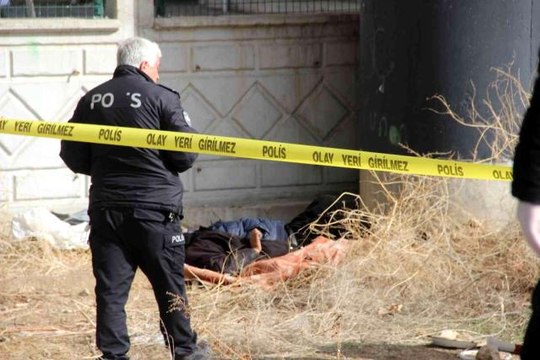 Son dakika haberleri | Köprü altında cesedi bulunan şahsın ölüm nedeni belirlendi- Cesedi bulunan şahsın donarak değil hipertansiyona bağlı kalp yetmezliğinden öldüğü...