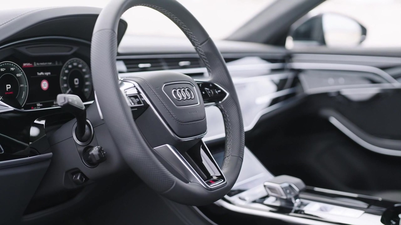 Der aufgewertete Audi A8 - Für moderne Ansprüche- die neuen Bildschirme im Fond